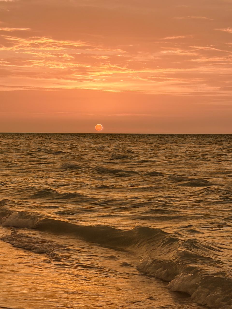 Atardecer sobre el mar en la costa de Yucatán