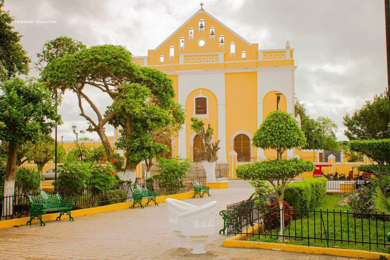 Iglesia y parque central de Hunucmá, Yucatán